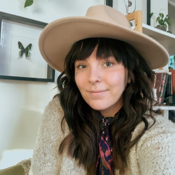 Meet your Posher, Jess - Picture 1 of 6